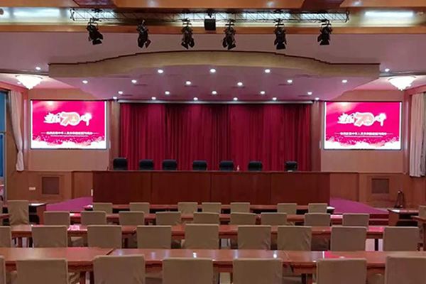 小間距LED顯示屏與無縫拼接屏區別在哪里？