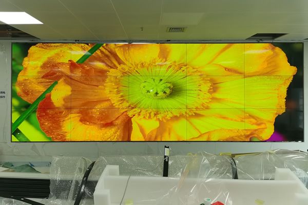 液晶拼接屏的亮面與霧面區別在哪