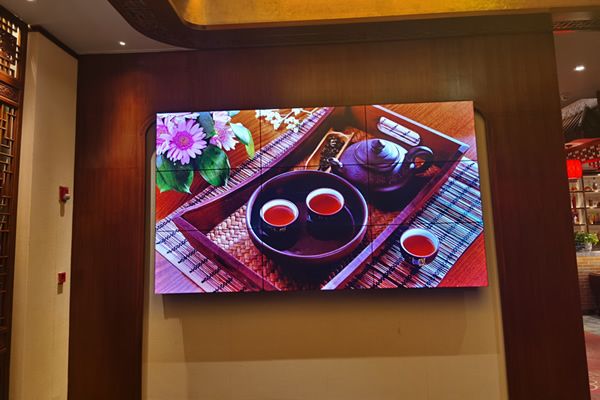 液晶拼接屏在娛樂場所的應用優勢與解決方案