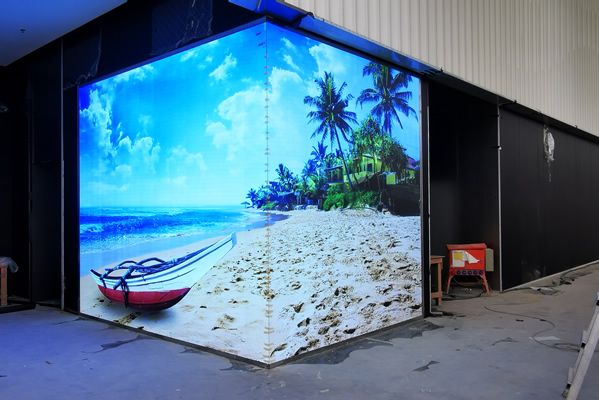 直播背景墻大屏怎么選擇，用LED屏好還是拼接屏好？