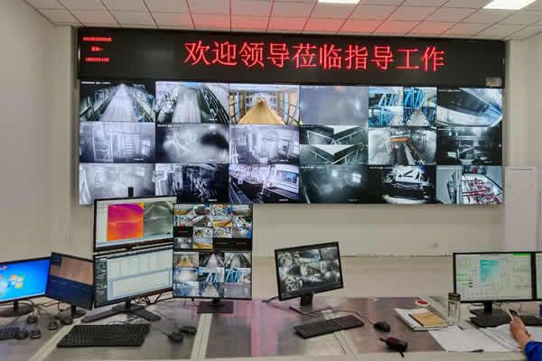 一塊拼接屏可以顯示多少路監控畫面，監控畫面是如何在拼接屏上顯示的