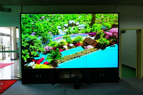 多媒體會議室用投影機好，還是液晶拼接屏好？