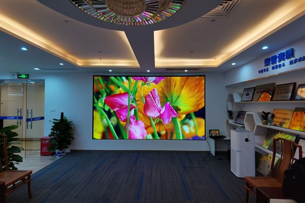 直播間大屏幕有哪些，液晶拼接屏好還是LED顯示屏好？