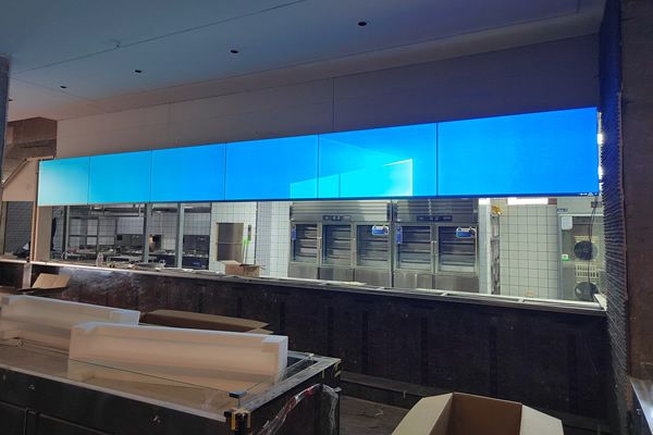 深圳市某企業食堂櫥窗 - 液晶拼接屏