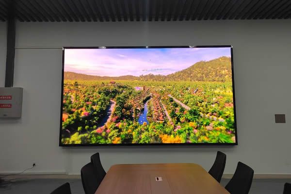 LED顯示屏和拼接屏兩者之間的區別有哪些，選擇哪種顯示大屏好？