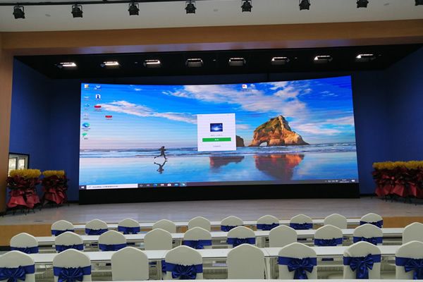 室內舞臺大屏使用LED顯示屏好，還是液晶拼接屏好？