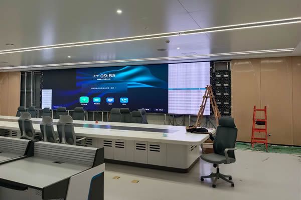 指揮中心大屏用液晶拼接屏還是LED顯示屏？