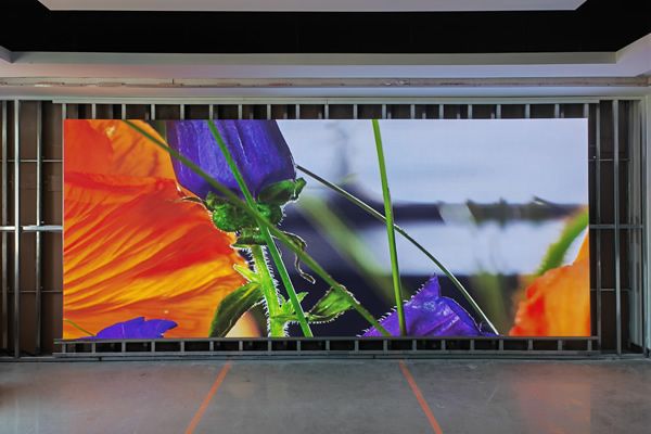 8米寬的會議室，用多大尺寸的LED顯示屏合適？