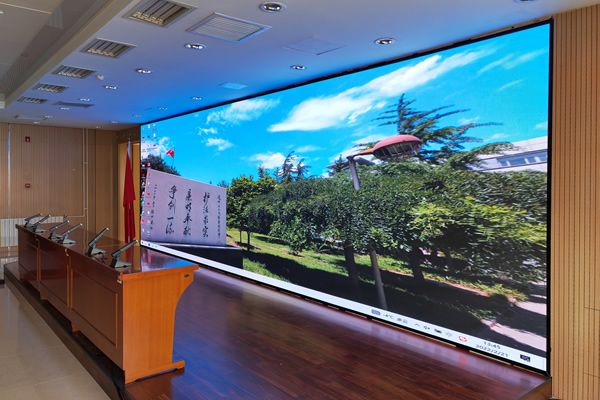 6米寬10米長的會(huì)議室，做多大尺寸的LE顯示屏合適？