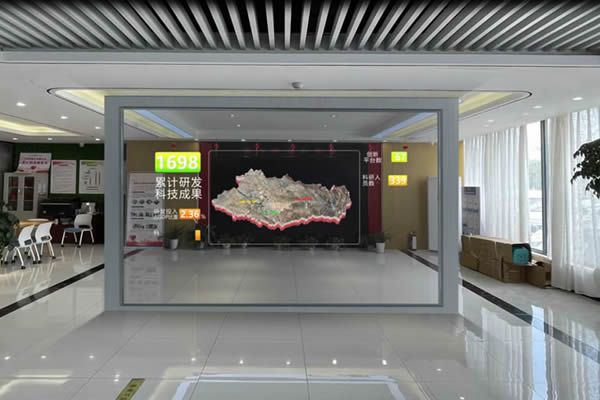 透明 LED 顯示屏常見種類與技術解析